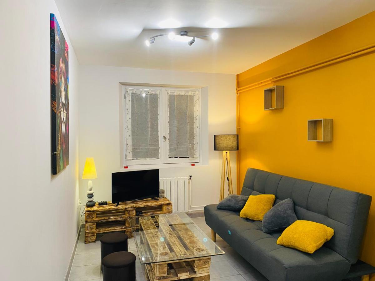 Studio 40M2 Plein Pied Avec Parking Jussac Exterior photo