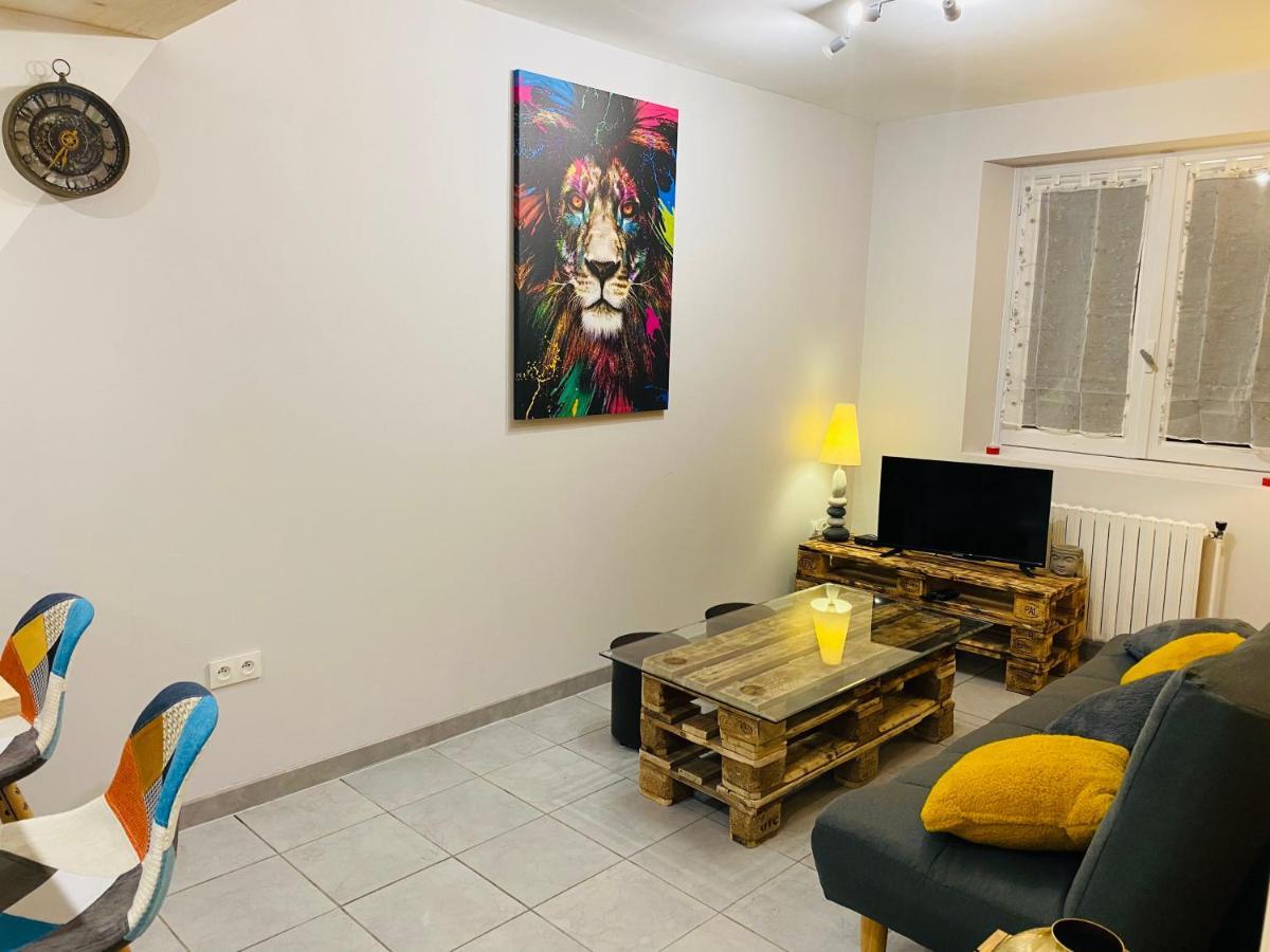 Studio 40M2 Plein Pied Avec Parking Jussac Exterior photo