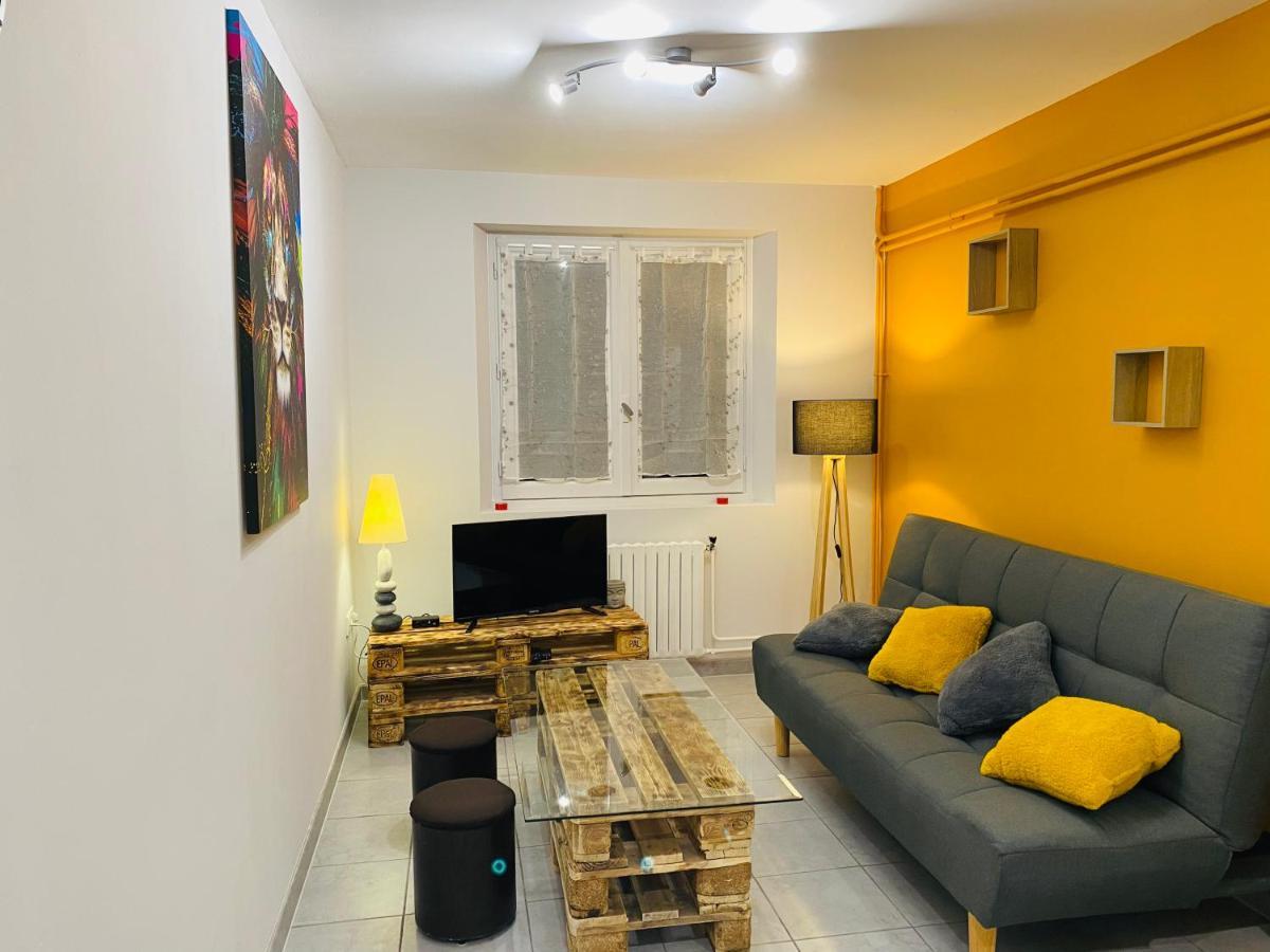Studio 40M2 Plein Pied Avec Parking Jussac Exterior photo