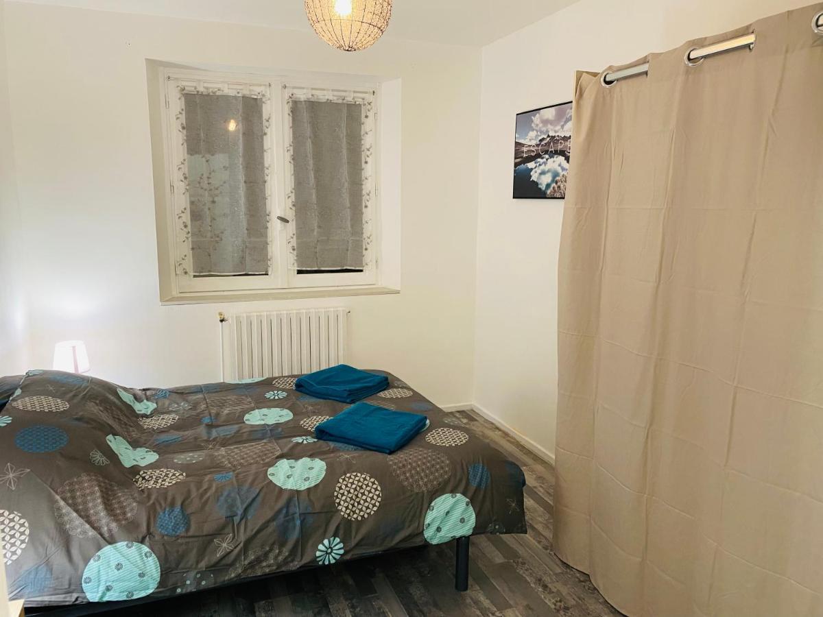 Studio 40M2 Plein Pied Avec Parking Jussac Exterior photo